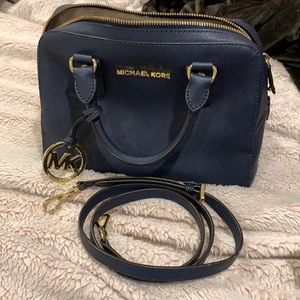 Micheal Kors hand bag with extendable strap